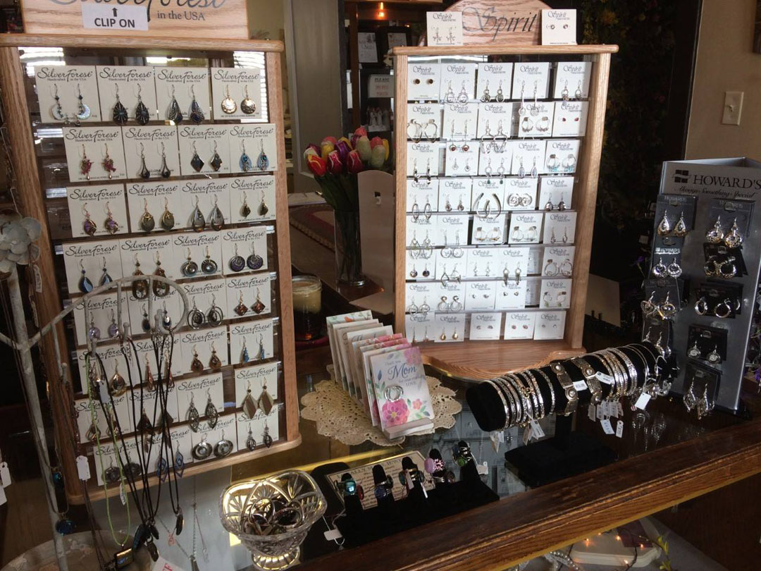 31563957_1243338482435392_8526483738761101312_o Necklaces and earrings with turquoise and stones